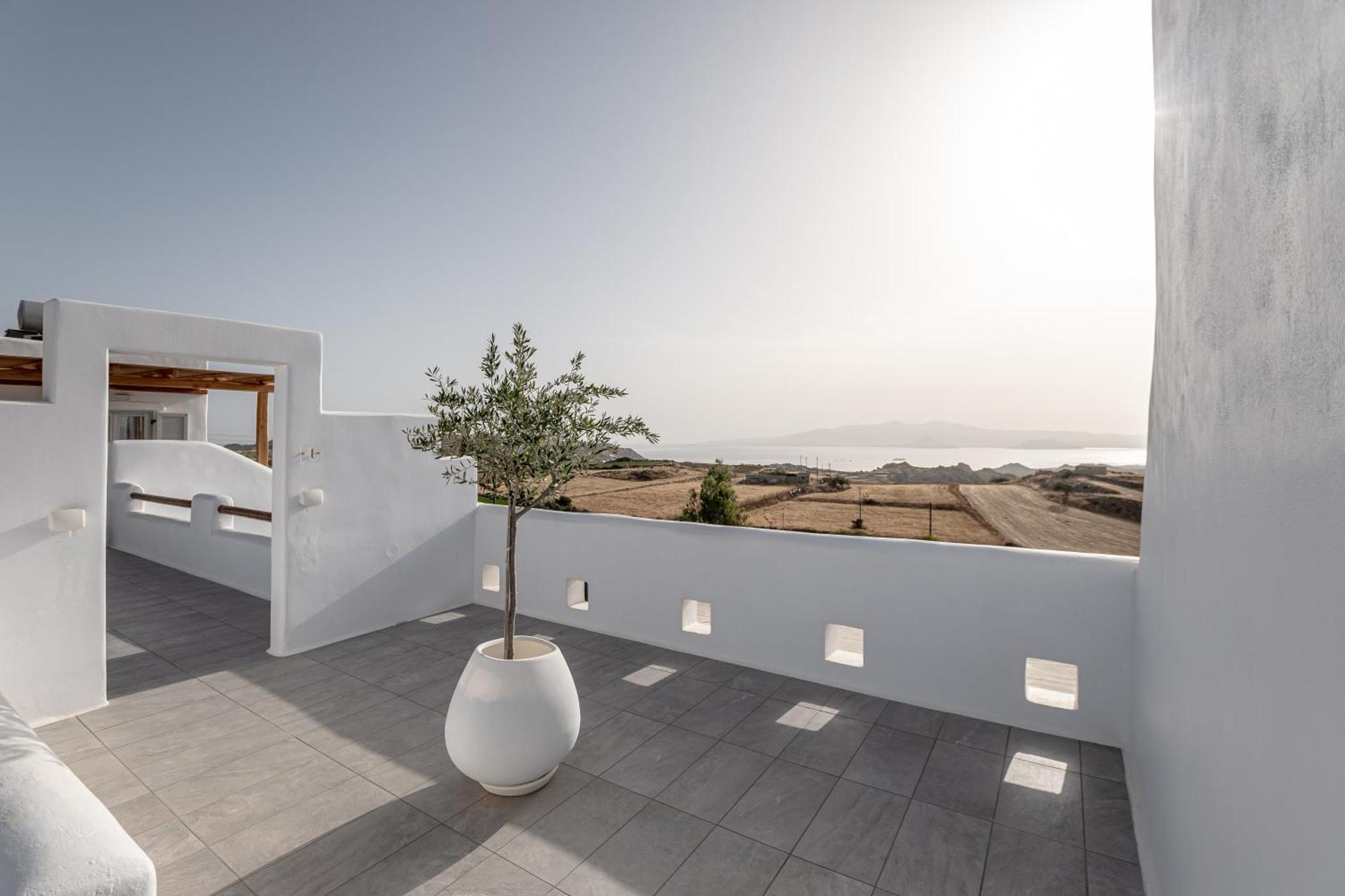 Ariadne'S Crown Luxury Suites With Private Pool Vivlos ภายนอก รูปภาพ
